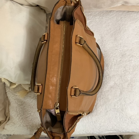 Michael Kors, camel leather tote with gold, zipper detailing and branding - Picture 4 of 13